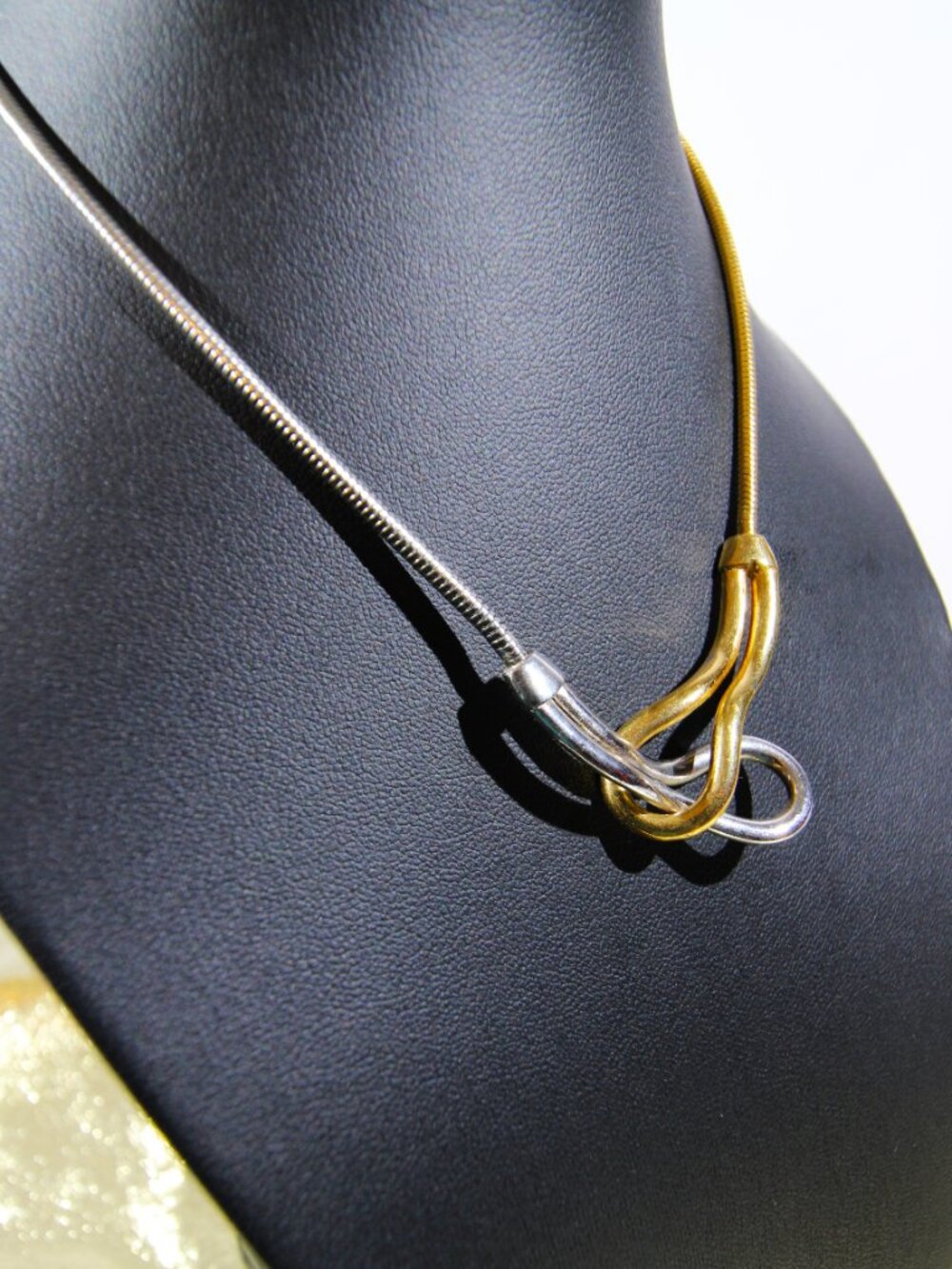 Vintage Crown Trifari Two-Tone Interlocking Loop Choker Necklace - Picture 4 of 7